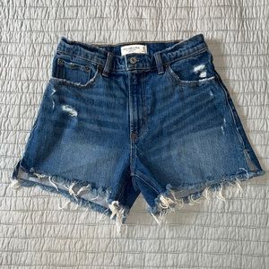 Abercrombie The 4” Mom Short Curve Love Size 27